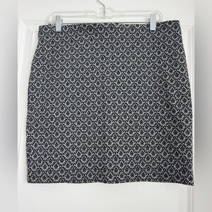 LOFT Monochrome Leaf-Pattern Pencil Skirt